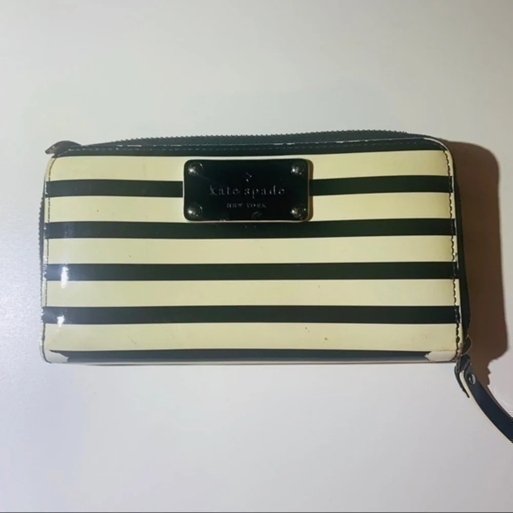 KATE SPADE NEW YORK Patent Striped Wallet